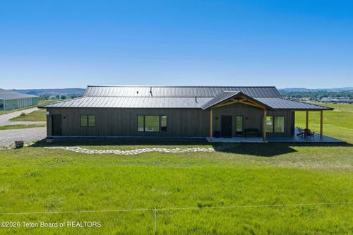 64 Golden Willow Rd, Lander, WY, 82520-6323 | Card Image