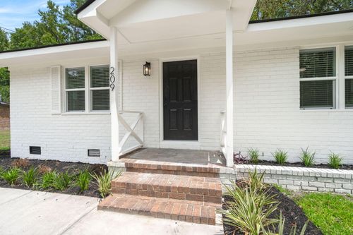 209 Grayson St, Walterboro, SC, 29488-4911 | Card Image