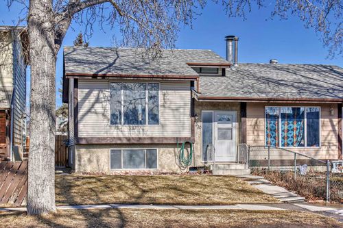 4510 44 Avenue Ne, Home with 4 bedrooms, 3 bathrooms and 2 parking in Calgary AB | Card Image