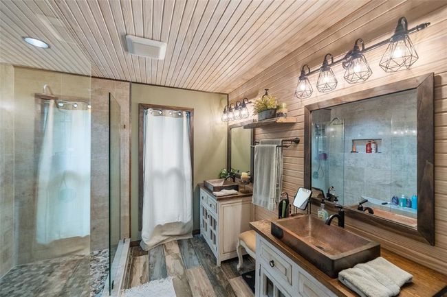 Dual custom vanities | Image 30