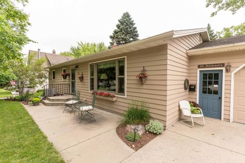 314 E Cedar Ave, Fergus Falls, MN, 56537-1437 | Card Image