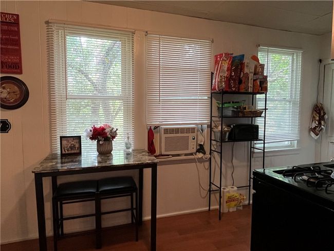 Lots of natural light... | Image 16