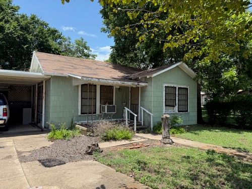 606 S Reagan St, West, TX, 76691-1747 | Card Image