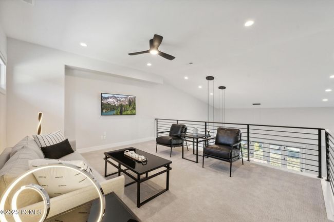 363 E Overlook Loop, Condo with 3 bedrooms, 4 bathrooms and null parking in Hideout UT | Image 23