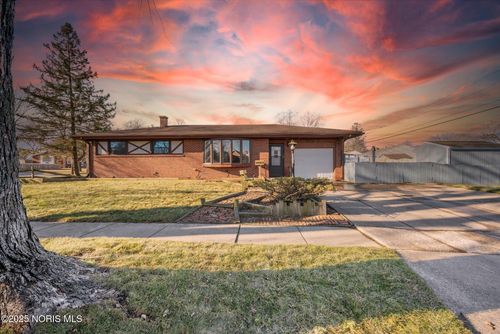 6051 Dellwood Dr, Toledo, OH, 43613-1541 | Card Image