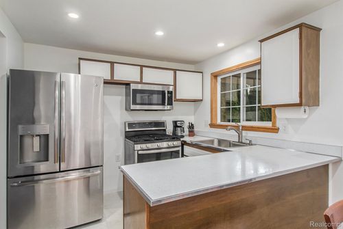 14702 Stonehouse Avenue, Livonia, MI, 48154 | Card Image