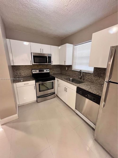 251-251 N 68th Ter, Hollywood, FL, 33024-7527 | Card Image