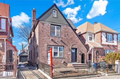133 230th St, Laurelton, NY, 11413-2118 | Card Image