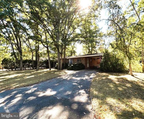 689 Magnolia Rd, Vineland, NJ, 08360-6423 | Card Image