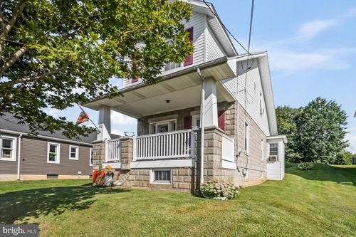 320 W Main St, NEWMANSTOWN, PA, 17073-9115 | Card Image