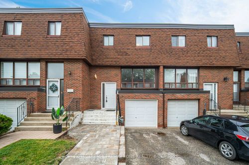 24-48 Stately Way, Thornhill, ON, L3T3Z8 | Card Image