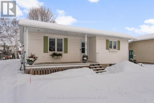 142 Springfield Cres, Pembroke, ON, K8A8J3 | Card Image