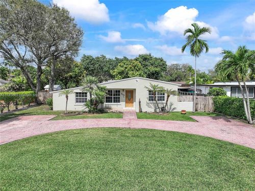 517 Wren Ave, Miami Springs, FL, 33166-3937 | Card Image