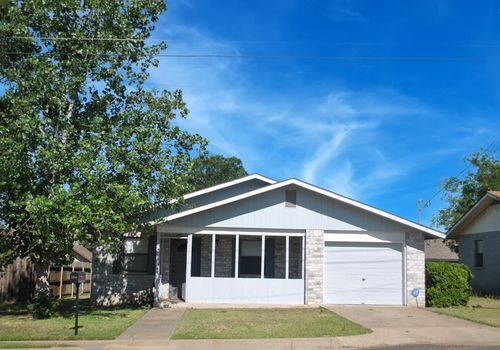 204 Green Meadows Ln, Fredericksburg, TX, 78624-9436 | Card Image