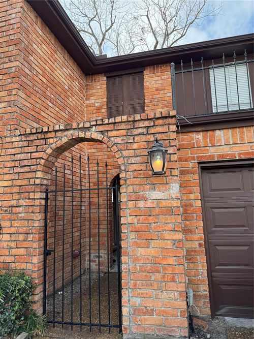 139 Phanturn Ln, Bellaire, TX, 77401-2607 | Card Image