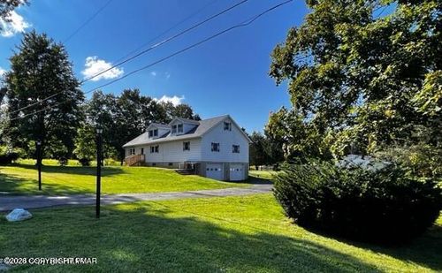 203 Center Rd, Stroudsburg, PA, 18360-7724 | Card Image