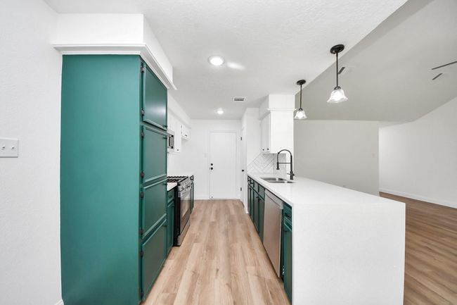 2712 Laurel Creek Way, House other with 4 bedrooms, 2 bathrooms and 2 parking in Pearland TX | Image 14