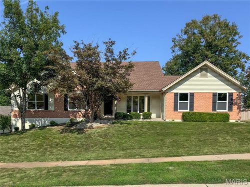 16203 Forest Meadows Dr, Chesterfield, MO, 63005-4763 | Card Image