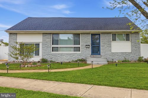 2500 Woodlawn Dr, BRISTOL, PA, 19007-2034 | Card Image