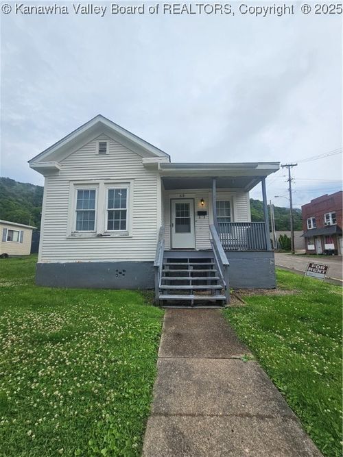 619 4th Ave, Montgomery, WV, 25136-2108 | Card Image