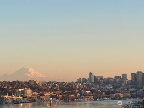 apt-403-4020 Aurora Ave N, Seattle, WA, 98103-7882 | Card Image