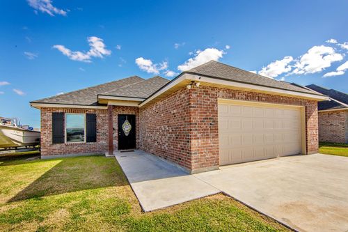 241 Darwen Dr, Raceland, LA, 70394-3668 | Card Image