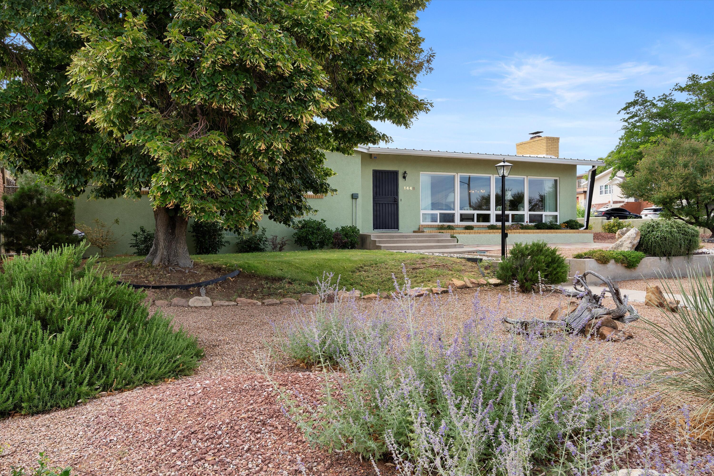 Crescent Dr, Albuquerque, NM 87105