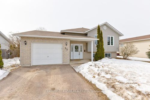 32 Highland Park Dr, Petawawa, ON, K8H3S2 | Card Image