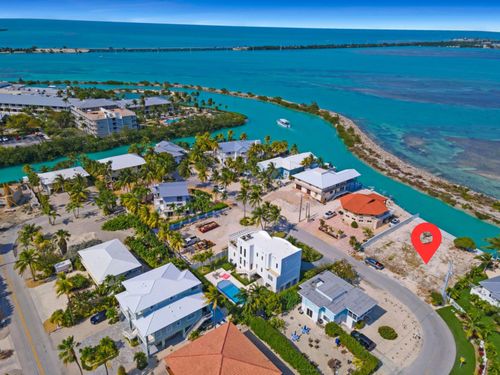 318 E Seaview Cir, Duck Key, FL, 33050-3804 | Card Image