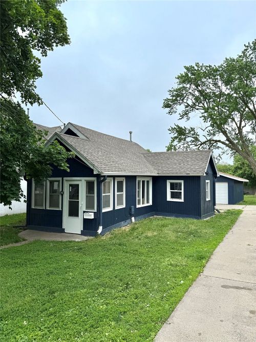 3903 Sw 9th St, Des Moines, IA, 50315-3583 | Card Image