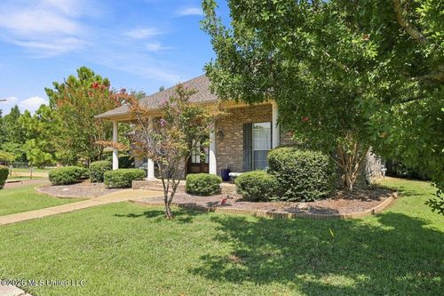 201 Eastside Ln, Brandon, MS, 39047-7808 | Card Image