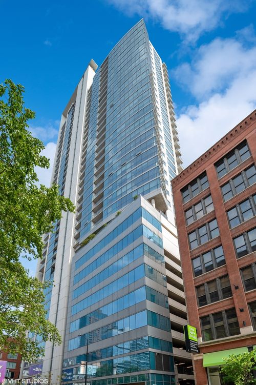 apt-2504-303 W Ohio St, Chicago, IL, 60654-7970 | Card Image