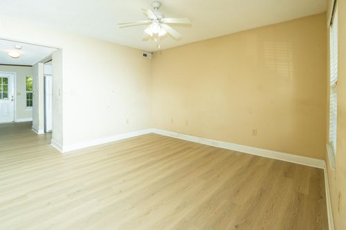 613 Bear Dr, Greenville, SC, 29605-4704 | Card Image