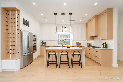 2717 Henry St, Port Moody, BC, V3H2J8 | Card Image