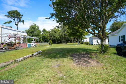 6497 Church St, CHINCOTEAGUE ISLAND, VA, 23336-3402 | Card Image