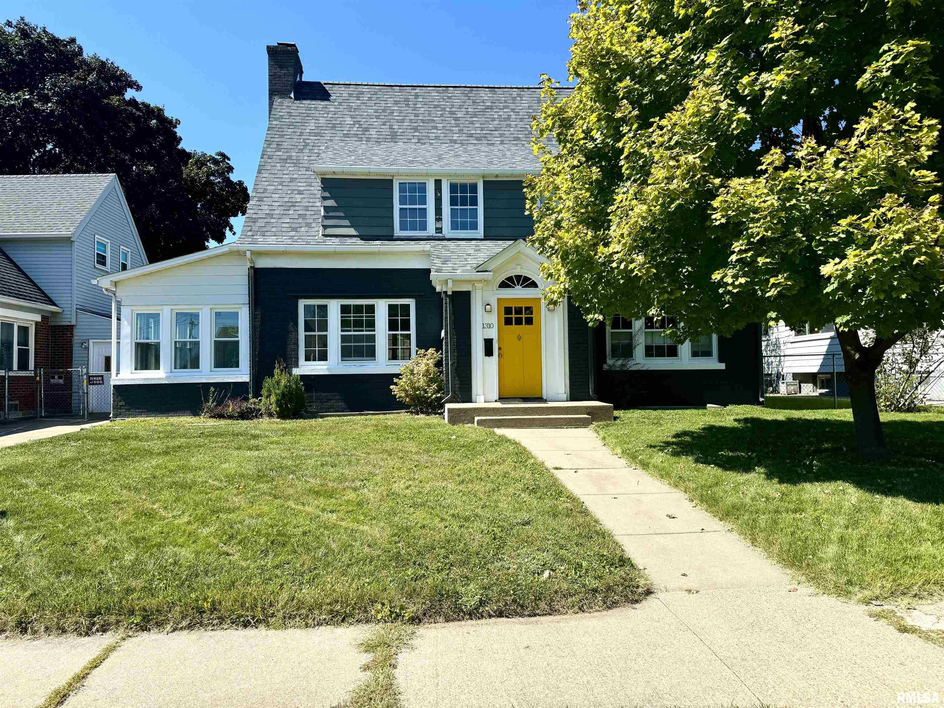 Pershing Blvd, Clinton, IA 52732