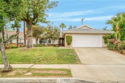 13027 Hagar St, Sylmar, CA, 91342-4813 | Card Image