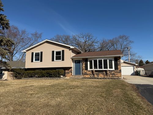 109 Hickory Dr, Lindenhurst, IL, 60046-8306 | Card Image