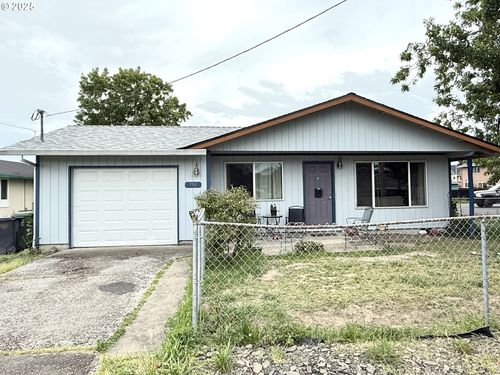155 Mcmichael St, Saint Helens, OR, 97051-1653 | Card Image