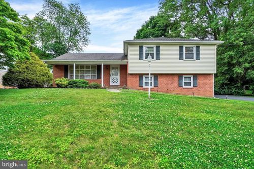 4036 Robinwood Rd, York, PA, 17402-3211 | Card Image
