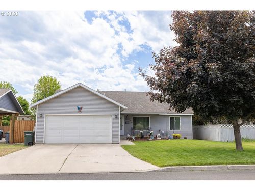 2910 Misty Ave, La Grande, OR, 97850-8511 | Card Image