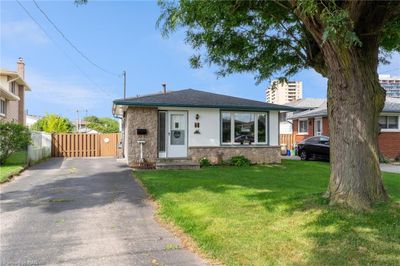 63 Honeywell Dr, House other with 4 bedrooms, 2 bathrooms and 3 parking in Hamilton ON | Image 1