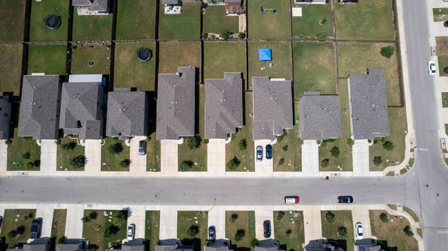 Bird's eye view of neighborhood | Image 29