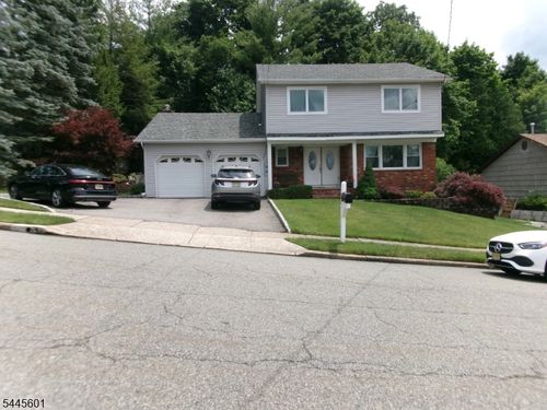 12 Wolfe Dr, Wanaque, NJ, 07465-1024 | Card Image