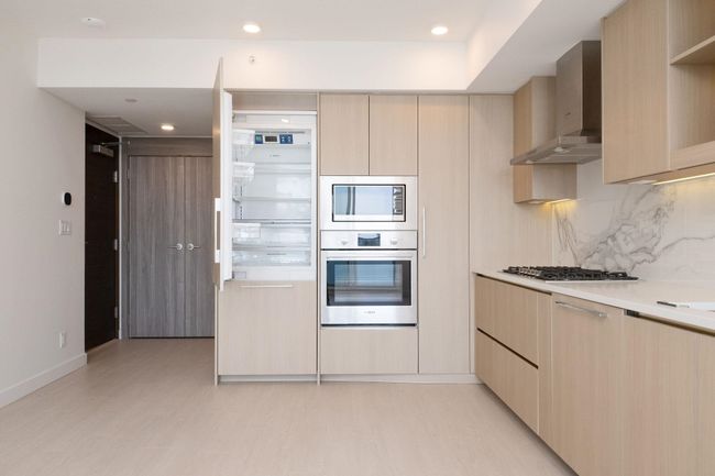 1104 - 13778 100 Ave, Condo with 2 bedrooms, 2 bathrooms and 1 parking in Surrey BC | Image 6