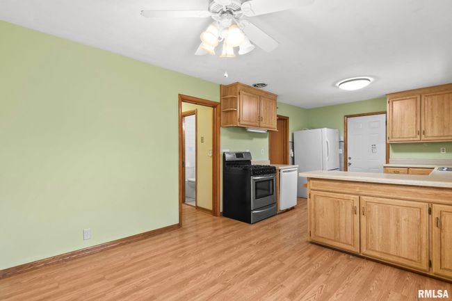 702 W Pershing Rd, House other with 3 bedrooms, 2 bathrooms and null parking in Decatur IL | Image 11