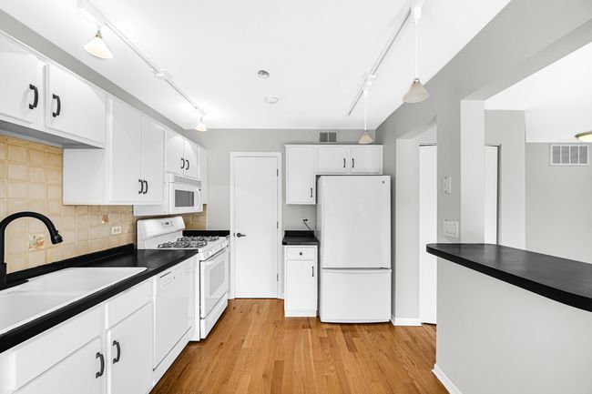 APT-2 - 1221 S Williams St, Home with 2 bedrooms, 1 bathrooms and null parking in Westmont IL | Image 9