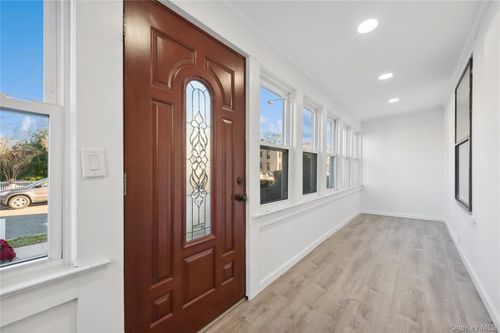 120 Forest Ave, Rockville Centre, NY, 11570-4304 | Card Image