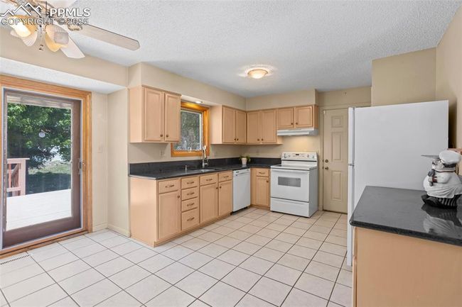 5888 Eldora Dr, House other with 3 bedrooms, 2 bathrooms and 2 parking in Colorado Springs CO | Image 5