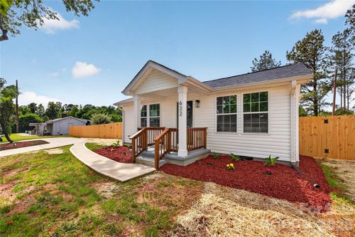 622 W Catawba Ave, Mount Holly, NC, 28120-1406 | Card Image